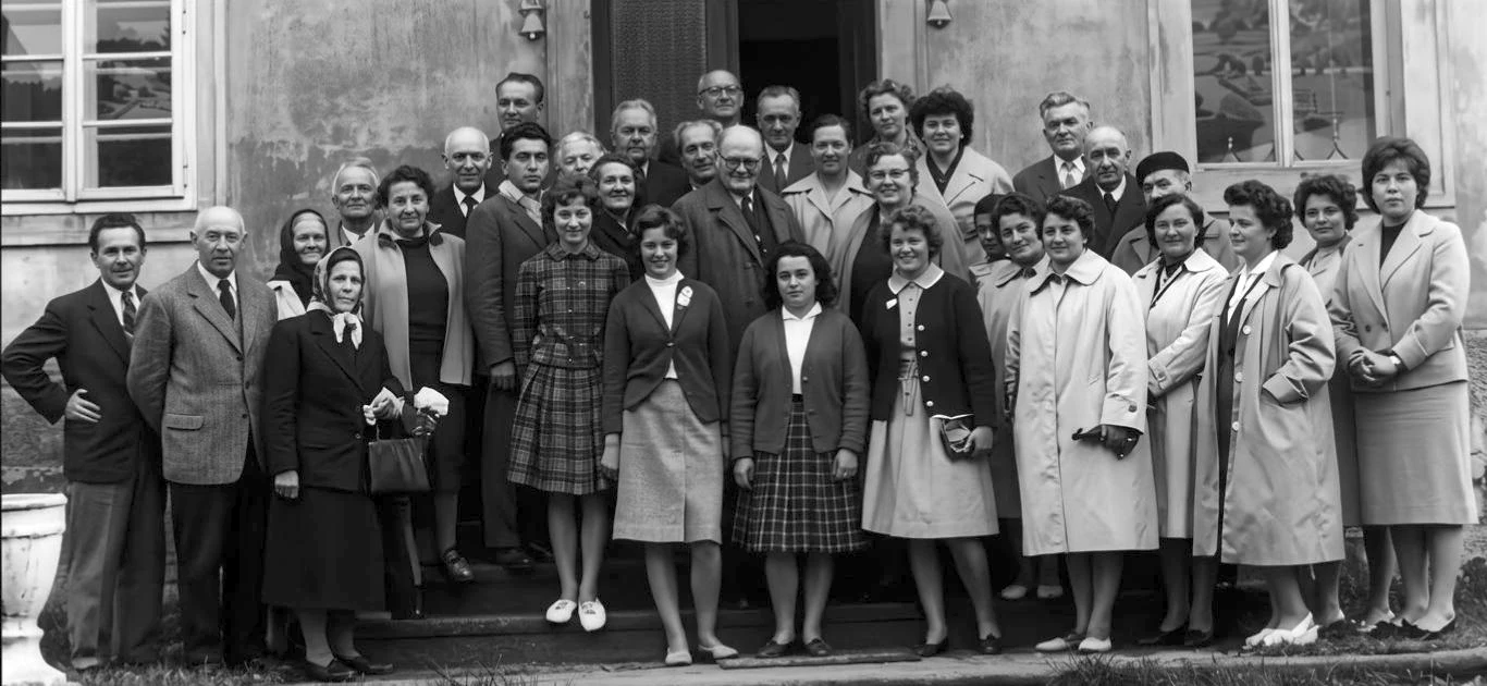 Otakar Dvořák s manželkou na návštěvě ve Zlonicích v roce 1961 (viz Paralela dar a expozice).